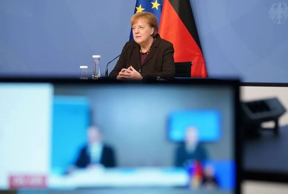 Chanceler alemã, Angela Merkel, participa de reunião virtual em Berlim
