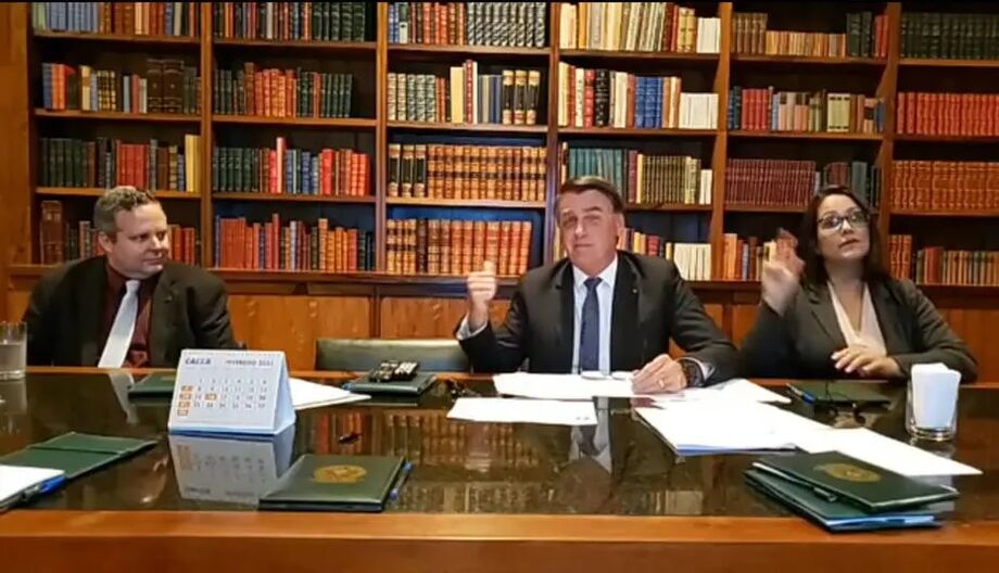 Bolsonaro sugeriu, sem entrar em detalhes, que alguma coisa acontecerá na Petrobrás nos próximos dias