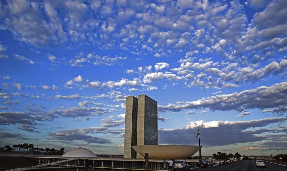 As propostas de emenda à Constituição (PEC) emergencial e do Pacto Federativo devem ser unificadas para serem votadas em conjunto e destravar a recriação do auxílio emergencial