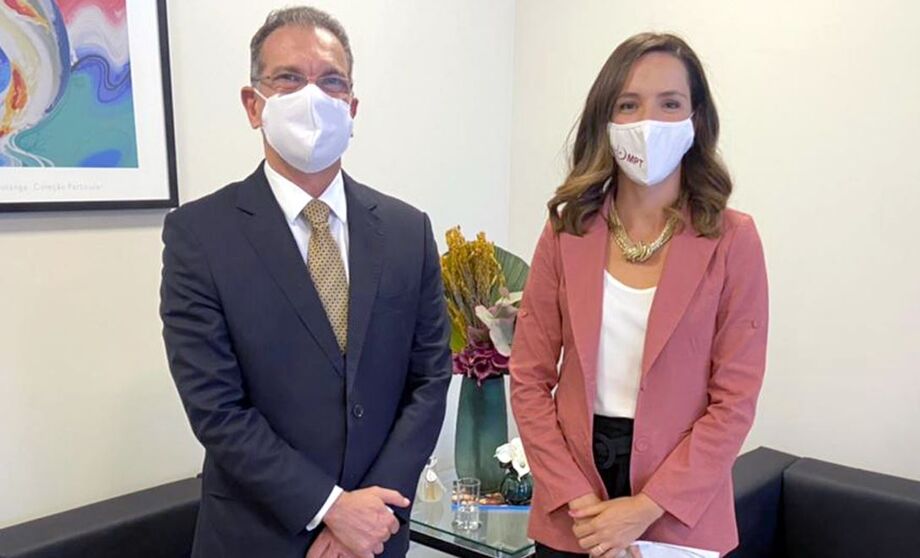 O desembargador Carlos Eduardo Contar, esteve no Ministério Público do Trabalho (MPT), onde foi recebido pela Procuradora-Chefe, Cândice Gabriela Arosio