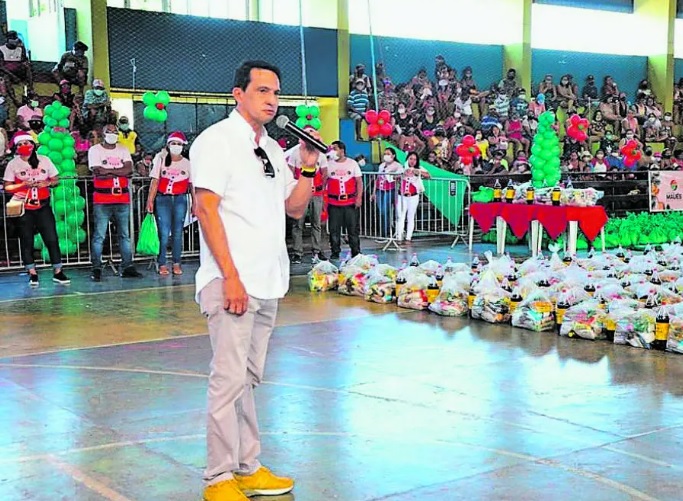 Leite durante entrega de cestas: campeão de gastos com transportes em 2020