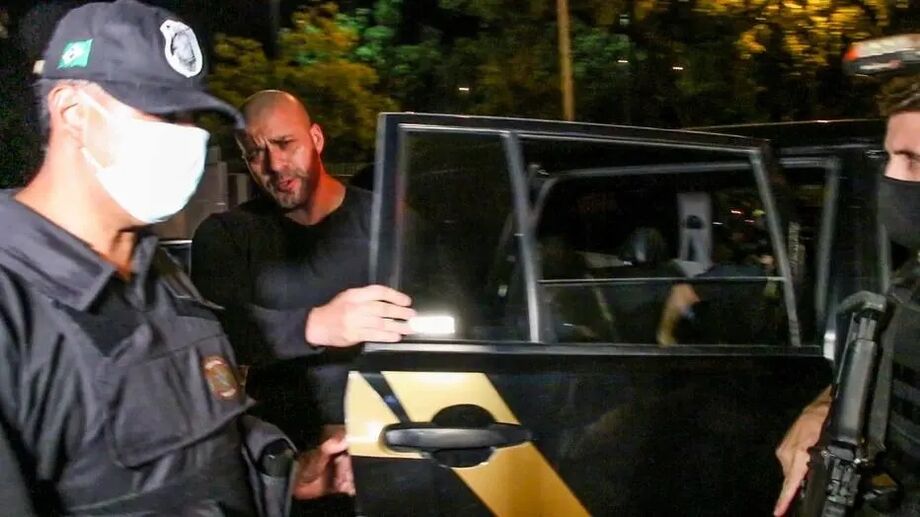 Deputado federal Daniel Silveira (PSL-RJ) chega ao IML do Rio nesta quarta-feira, 17, para fazer exame de corpo de delito