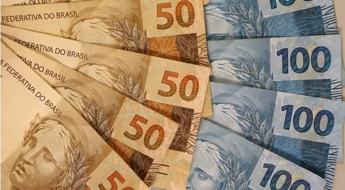 Do valor arrecadado pelo Refis, 25% é dividido aos 79 municípios, obedecendo o critério do Índice de Participação dos Municípios (IPM)