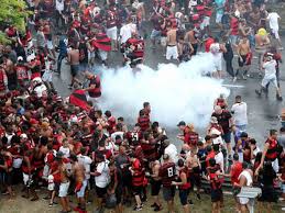 Tumulto marca chegada do Flamengo ao Maracanã