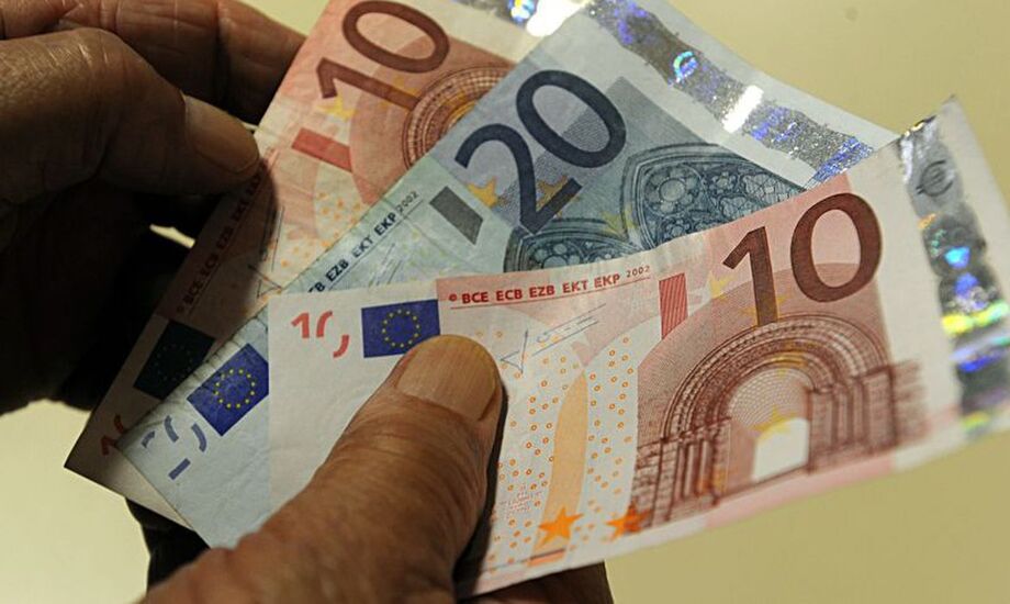 Bolsa tem forte queda, e euro encerra acima de R$ 5