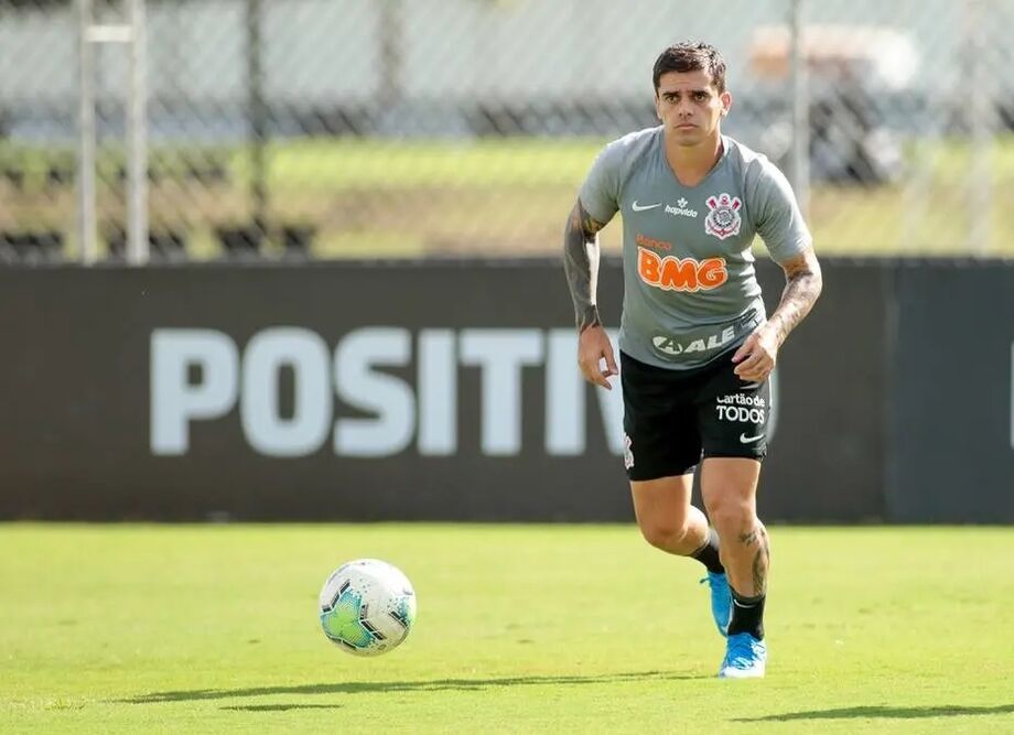 Fagner pode desfalcar o Corinthians contra o Inter
