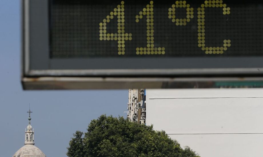 Nesta terça-feira (2), o Rio teve mais um dia de sol forte e calor, com a sensação térmica ultrapassando os 46ºCelsius.