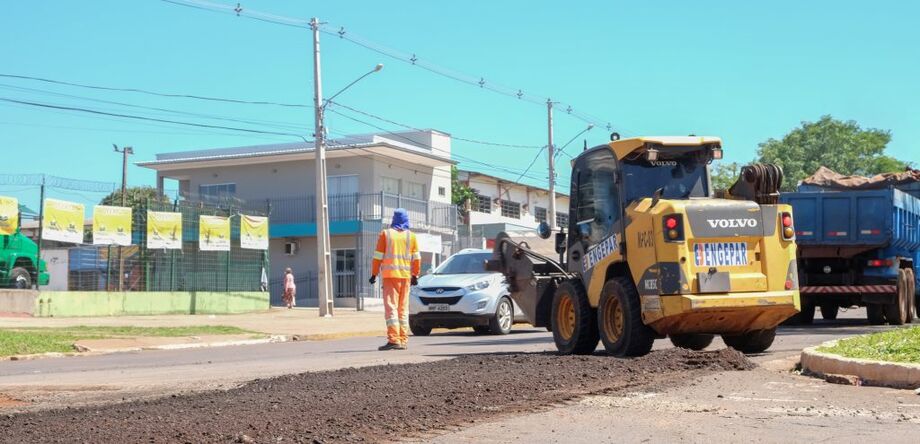 A Prefeitura iniciou obra de drenagem e remoção (fresagem) do pavimento antigo na Avenida Marechal Deodoro