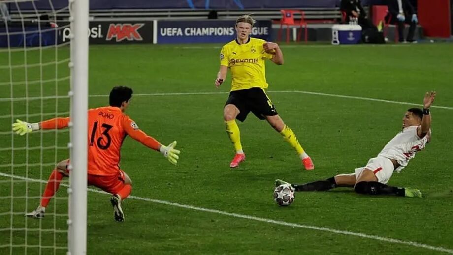 Haaland finaliza para marcar na vitória do Borussia Dortmund sobre o Sevilla