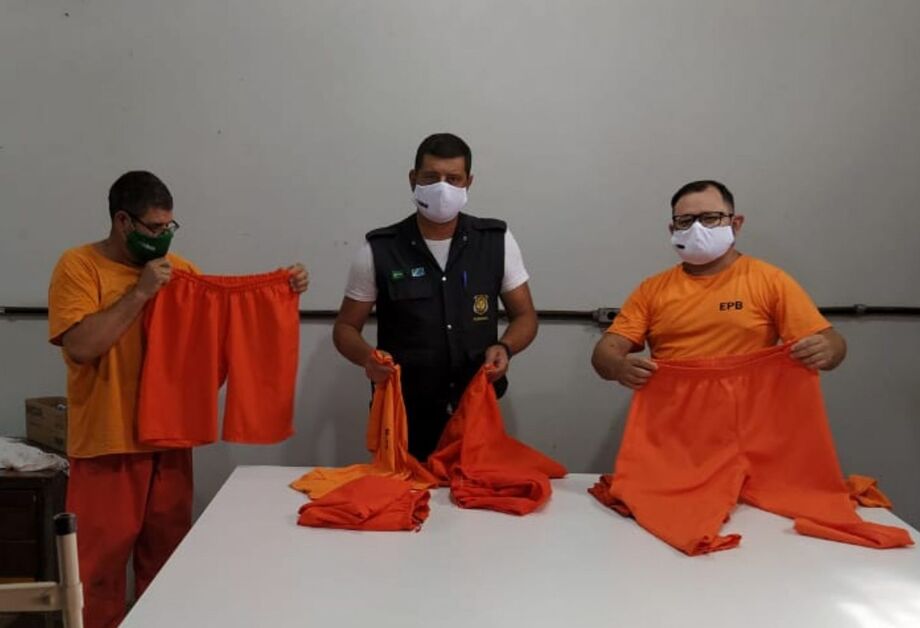Reeducandos estão confeccionando o próprio uniforme