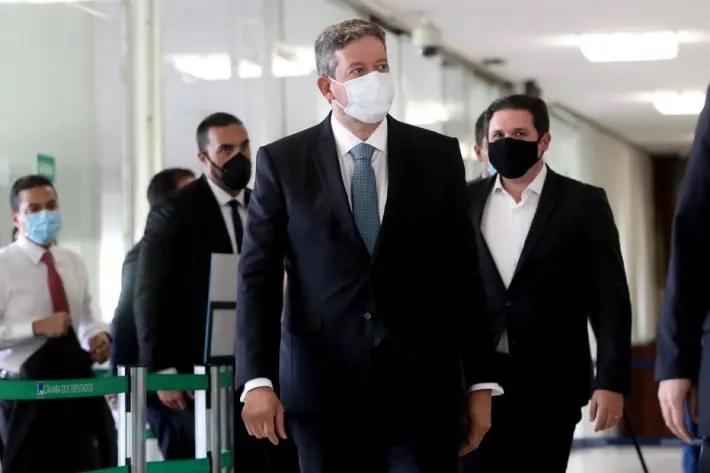 O presidente da Câmara, Arthur Lira, na chegada ao Congresso