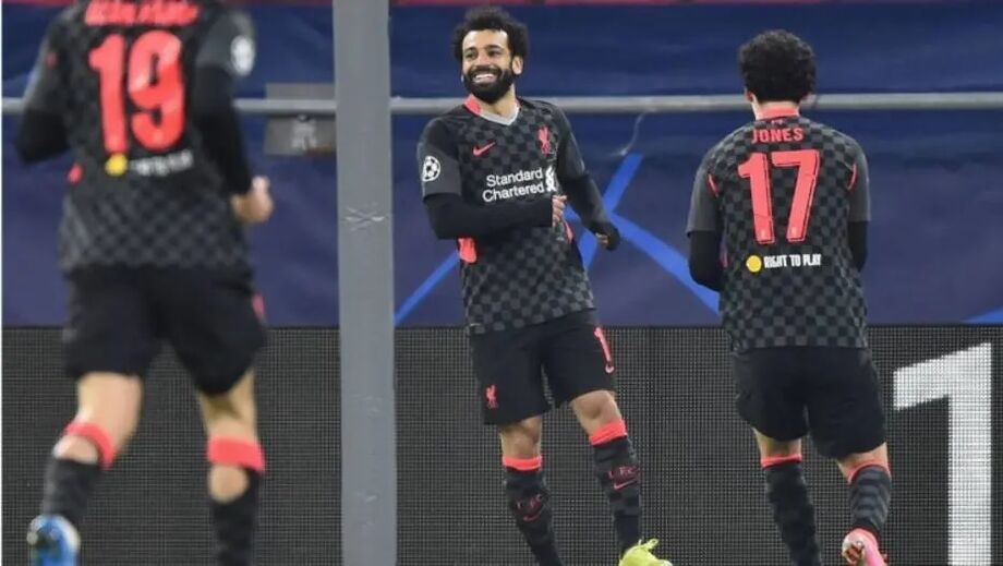 Salah e Mané aproveitam erros da defesa e Liverpool derrota o RB Leipzig