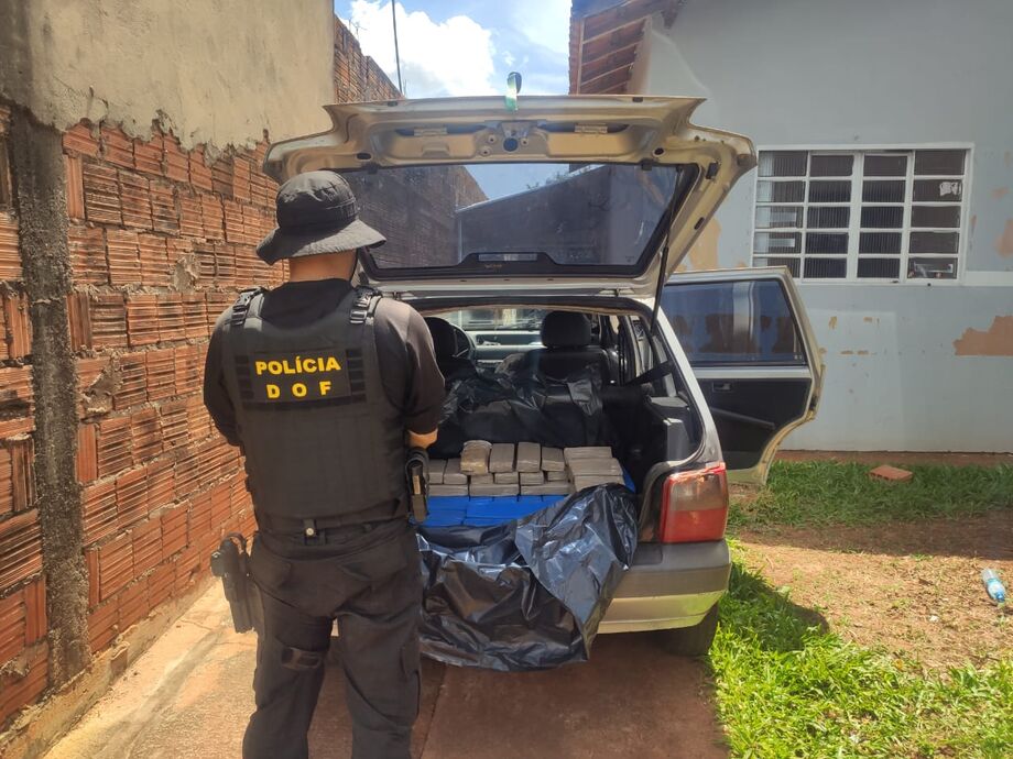 Os vizinhos não souberam informar sobre os responsáveis pela residência, apenas disseram que o local é de aluguel
