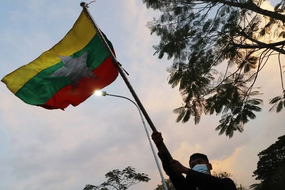 A junta militar de Mianmar, liderada pelo general Min Aung Hlaing, aumentou a repressão aos protestos contra o golpe de Estado