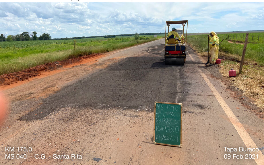 Trecho em obras na MS-040: rodovia tem tráfego pesado de bitrens com grãos e minério