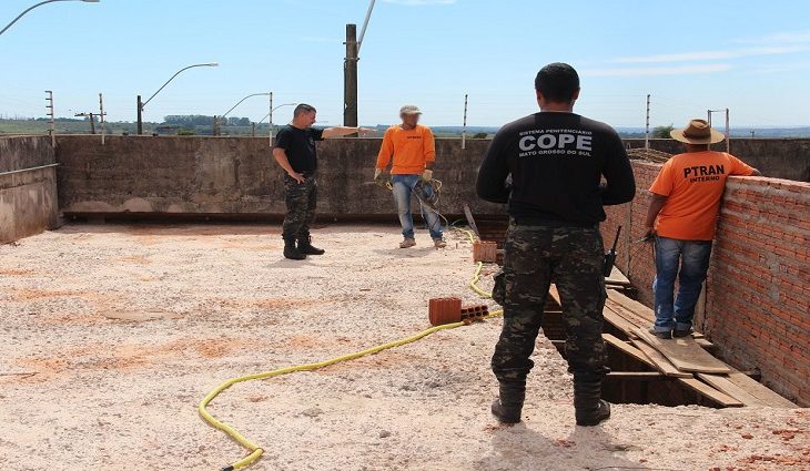 Obra é realizada com mão de obra prisional, sob monitoração