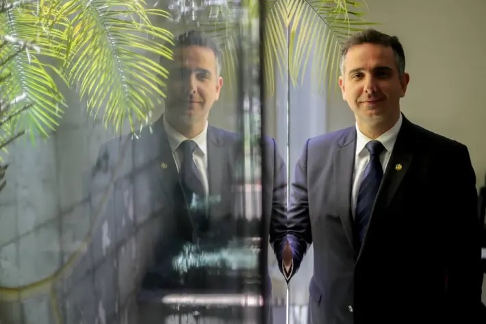 Redação, O Estado de S.Paulo 01 de fevereiro de 2021 | 10h00 Atualizado 01 de fevereiro de 2021 | 20h01 Rodrigo Pacheco (DEM-MG) foi eleito nesta segunda-feira, 1º, novo presidente do Senado.