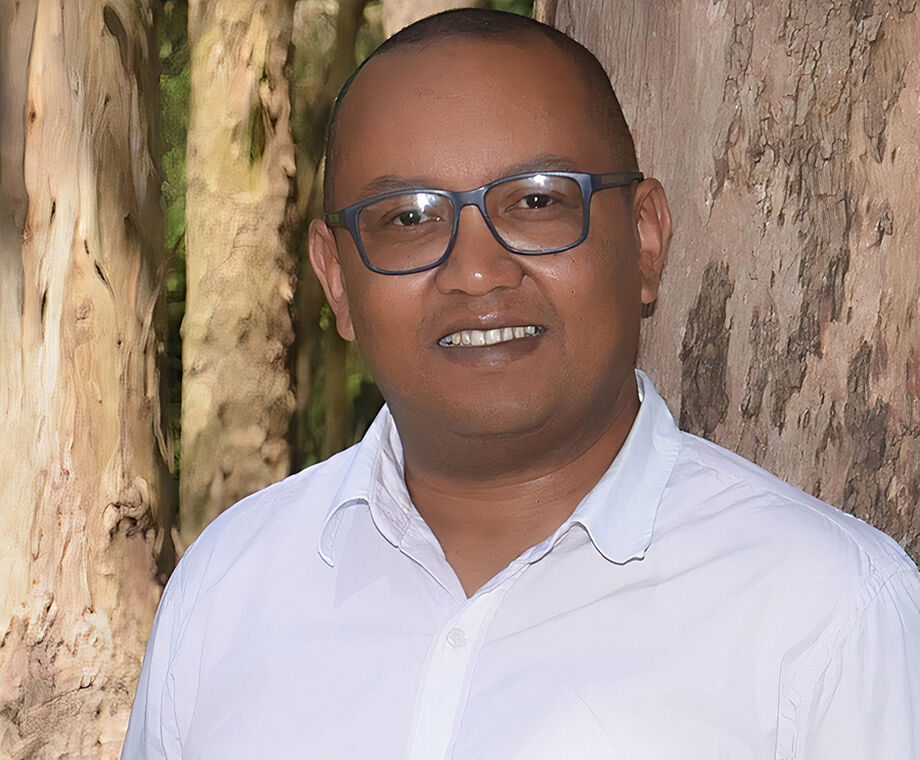O autor é coordenador do Núcleo de Estudos Afro-Brasileiros da Estácio/RS, Mestre em Letras e Doutorando em Literaturas Africanas