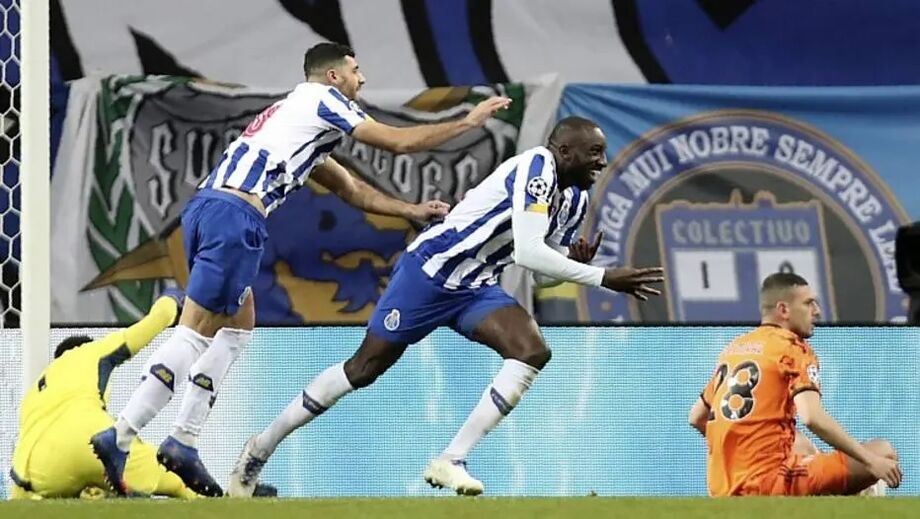 Marega comemora gol na vitória do Porto sobre a Juventus
