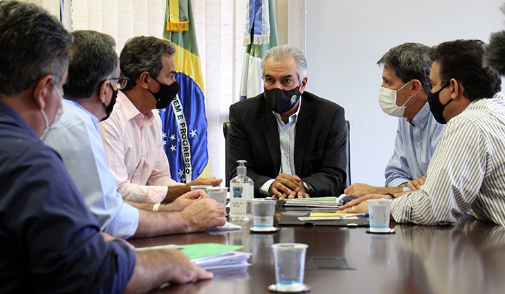 Governador Reinaldo Azambuja com os prefeitos Marquinhos Trad e José Paulo Paleari