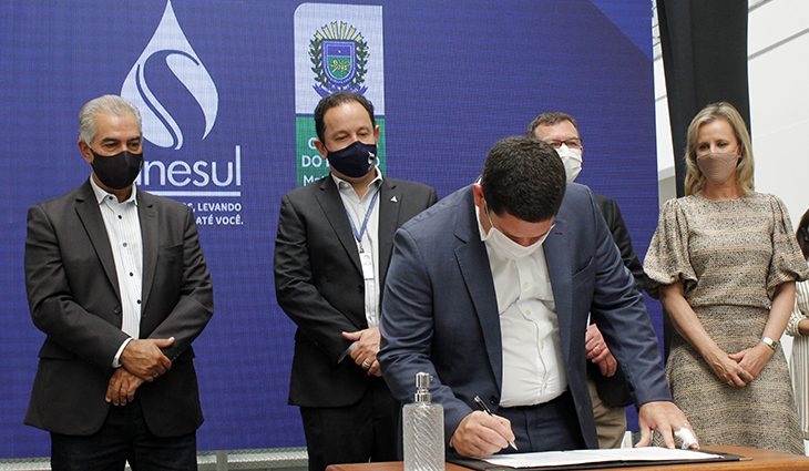 Assinatura do contrato de transferência dos serviços de esgotamento sanitário