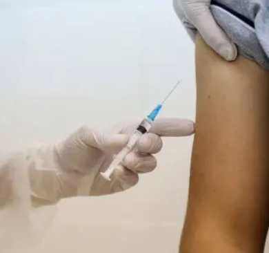 Autoridades de saúde dos EUA apontam para progresso em vacinação contra a covid