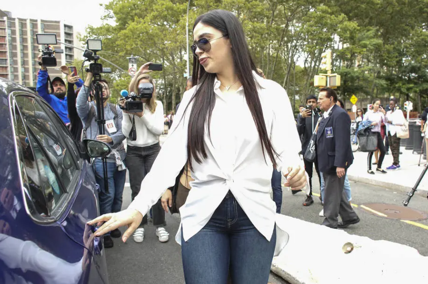 A mulher do traficante 'El Chapo', Emma Coronel Aispuro, deixa audiência em Nova York