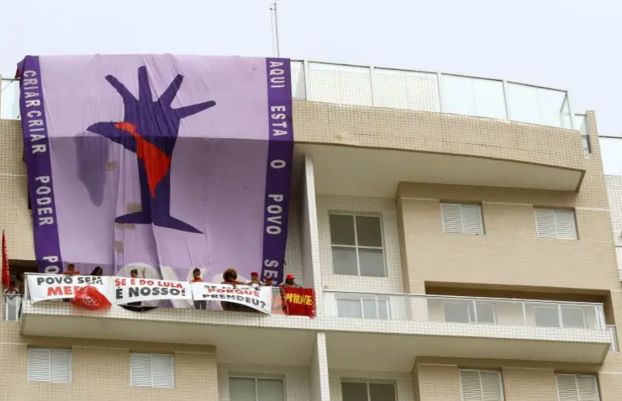 Manifestantes ocuparam o triplex do Guarujá por cerca de três horas em abril de 2018