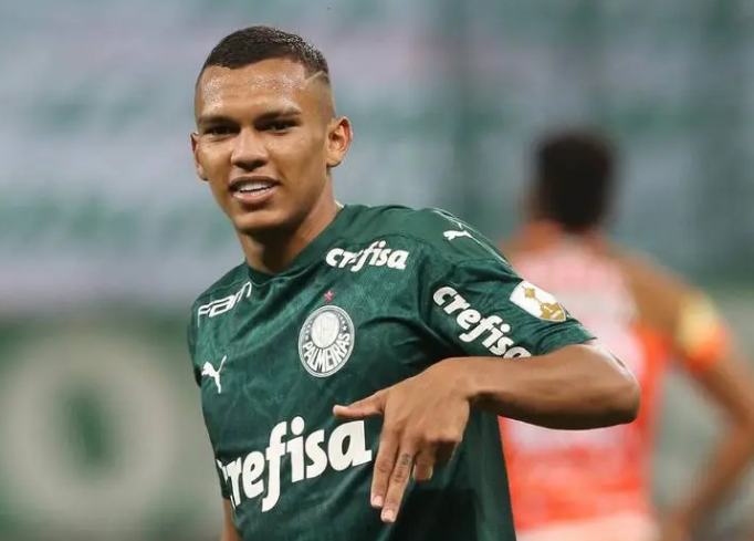 O atacante Gabriel Veron