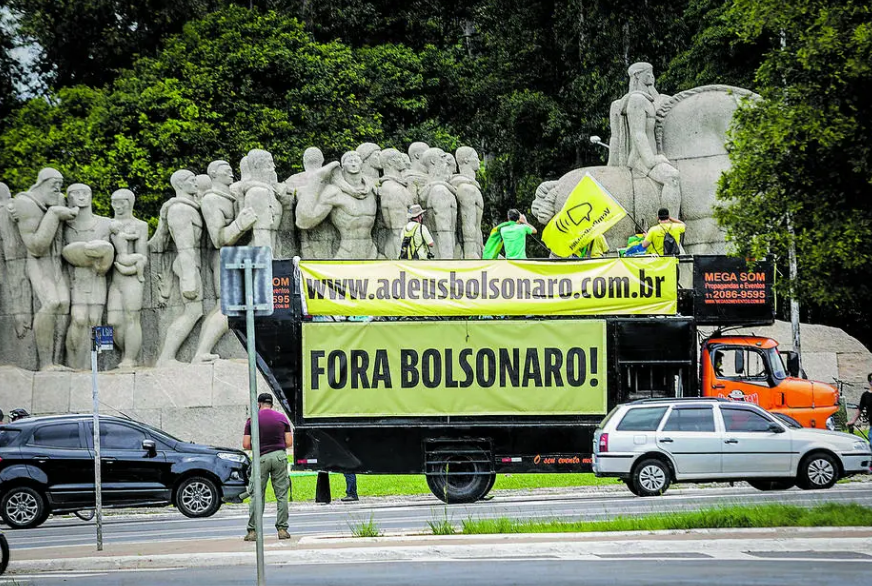 Movimento Vem Pra Rua, que apoiou Bolsonaro em 2018, participa de carreta pelo impeachment em São Paulo