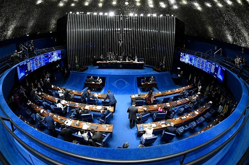 O Senado aprovou um projeto de resolução que altera o regimento interno da Casa e cria a liderança da oposição