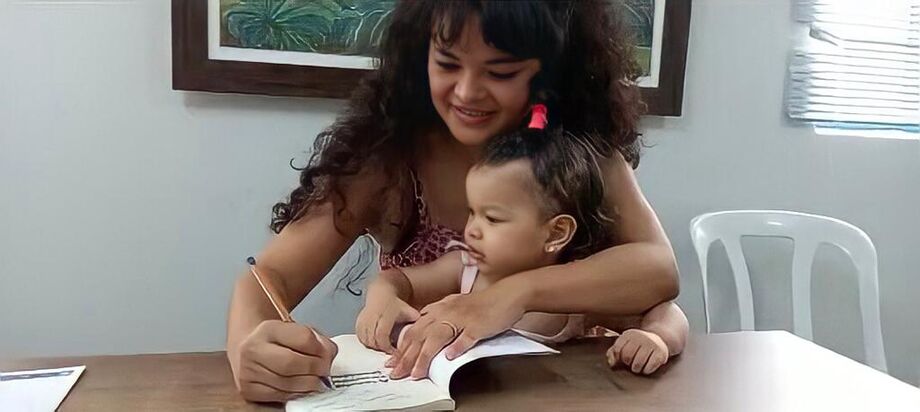 Melissa Oshiro e a filha