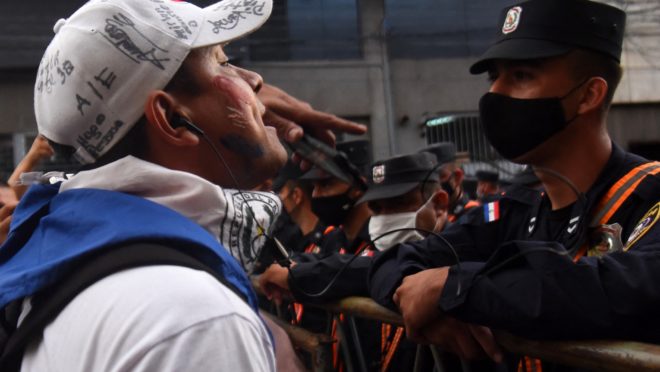 Paraguai enfrenta onda de protestos contra má gestão da pandemia de covid-19
