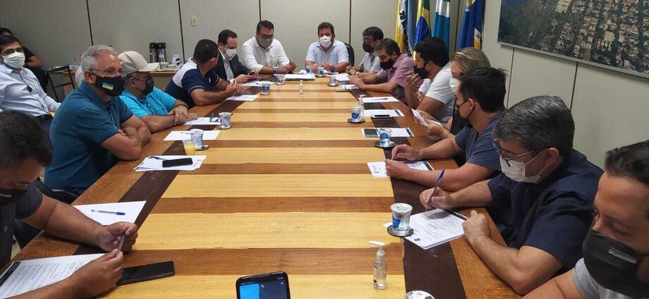 O prefeito de Dourados, Alan Guedes, encaminhou à Câmara de Vereadores o Projeto de Lei que autoriza o ingresso do município no consórcio público, organizado pela FNP (Frente Nacional dos Prefeitos), para aquisição direta da vacina contra Covid-19
