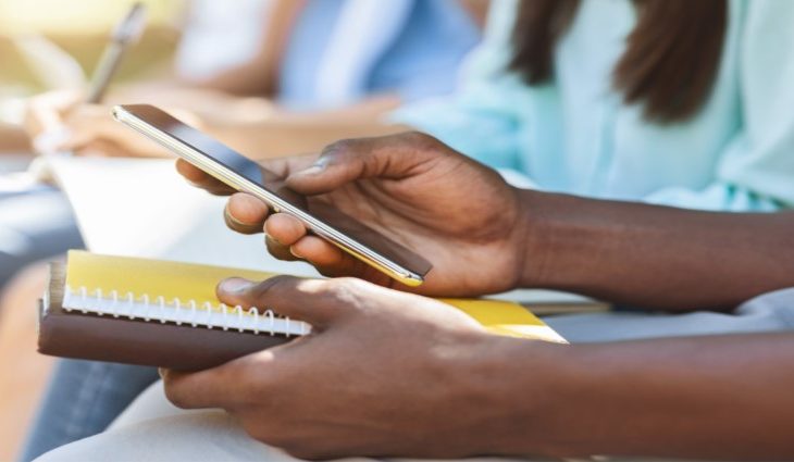 O Programa UEMS ACOLHE está com inscrições abertas até o dia 10 de março, para o novo curso on-line voltado a imigrantes e refugiados, que irá abordar o tema Leitura e Produção de Textos em Situação de Imersão