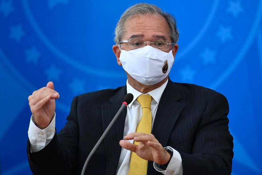 Paulo Guedes prevê controle da pandemia nos próximos 2 ou 3 meses