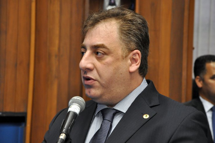 Deputado Neno Razuk solicita esclarecimentos sobre reforma de escola em Bodoquena