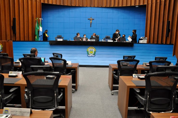 Plenário da Assembleia Legislativa durante sessão ordinária na manhã desta terça-feira