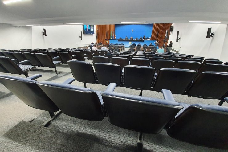 Os projetos foram analisados em sessão da ALEMS, realizada no plenário da Casa de Leis com participação remota da maioria dos deputados