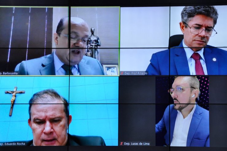 A reunião da CCJR aconteceu remotamente na manhã desta quarta-feira