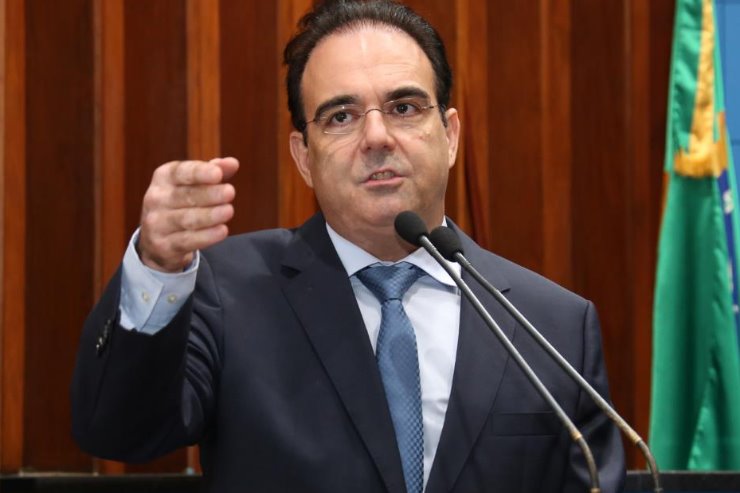 Felipe Orro articula instalação de academia ao ar livre em Aquidauana