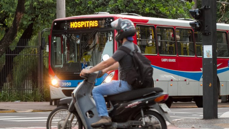 A prefeitura estendeu o horário das linhas de ônibus para atender trabalhadores