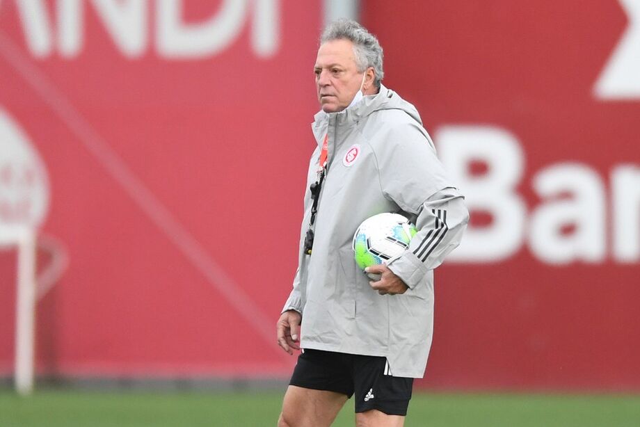 Abel Braga deixou o Internacional em fevereiro, logo após o fim do Campeonato Brasileiro