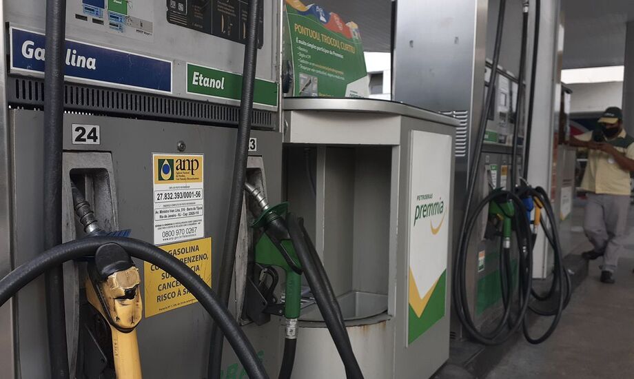 O preço da gasolina no mercado interno está defasado em média em 8% em relação ao preço de paridade de importação (PPI)