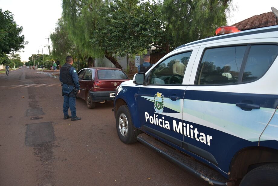 O veículo foi encaminhado ao pátio do Ciretran por estar com CRLV vencida