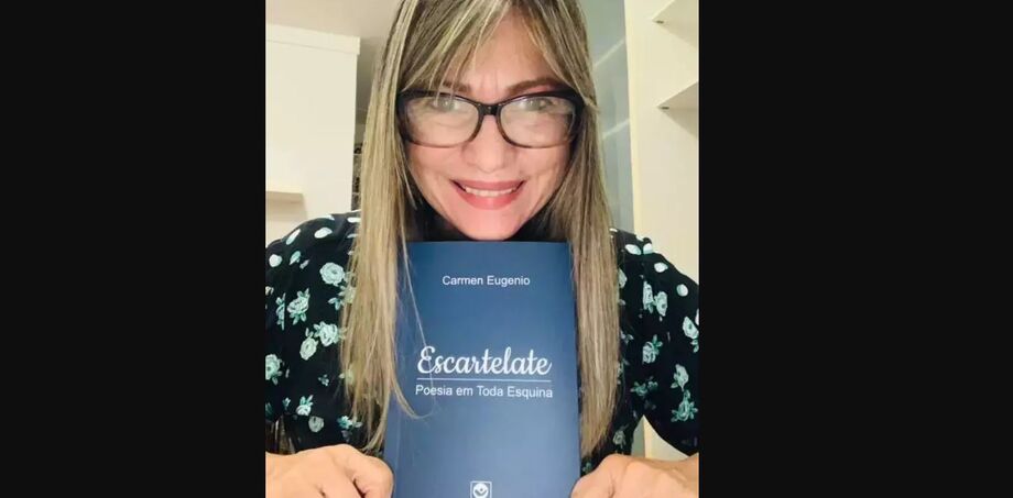 O livro tem o nome de Escartelate em homenagem à sua avó paterna, que também se chamava Carmen Eugenio