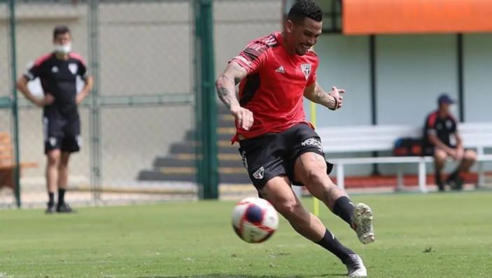 Luciano durante treino do São Paulo nesta quarta-feira