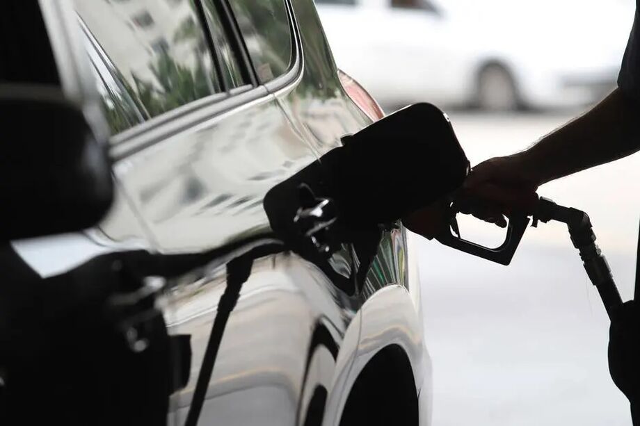 Proposta do governo prevê a criação de um fundo de amortecimento que ajude a controlar o preço da gasolina e do diesel quando os reajustes chegam às refinarias