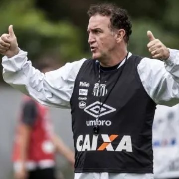 O técnico Cuca durante treino do Santos.