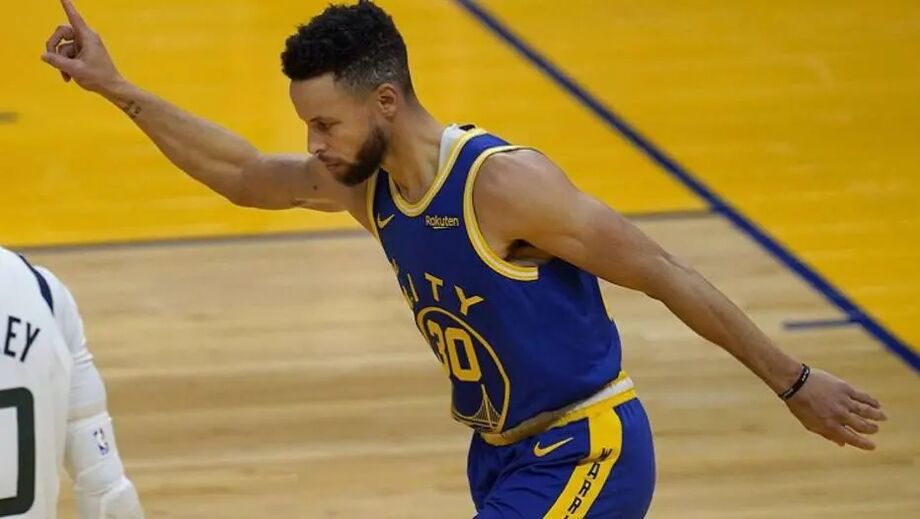 No dia de seu aniversário, Curry ajudou a encerrar uma série de quatro derrotas seguidas dos Warriors ao marcar 32 pontos e dar nove assistências